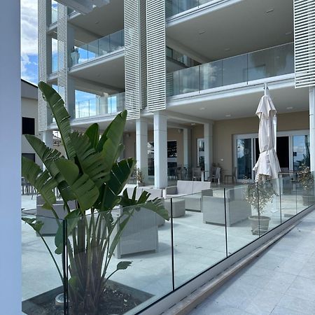 Hotel Petite Fleur Alba Adriatica Bagian luar foto