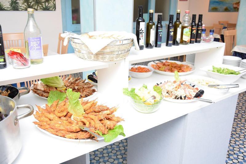 Hotel Petite Fleur Alba Adriatica Bagian luar foto