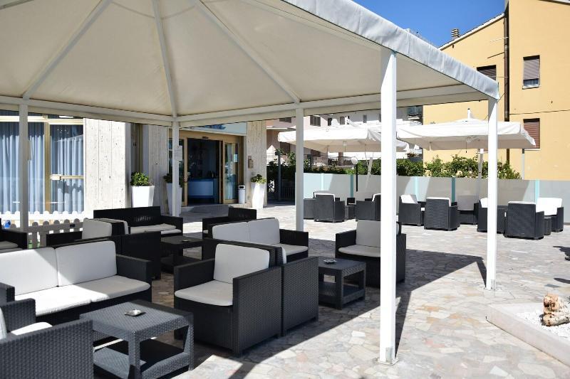 Hotel Petite Fleur Alba Adriatica Bagian luar foto