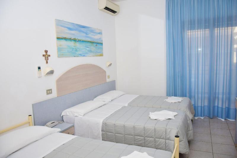Hotel Petite Fleur Alba Adriatica Bagian luar foto