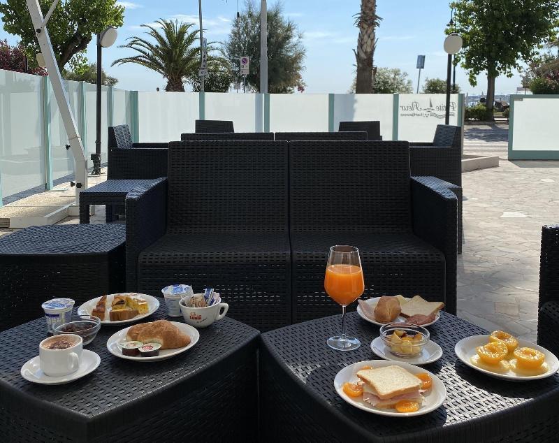 Hotel Petite Fleur Alba Adriatica Bagian luar foto