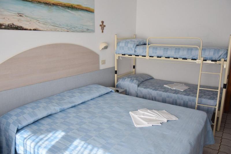Hotel Petite Fleur Alba Adriatica Bagian luar foto