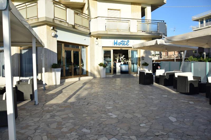 Hotel Petite Fleur Alba Adriatica Bagian luar foto