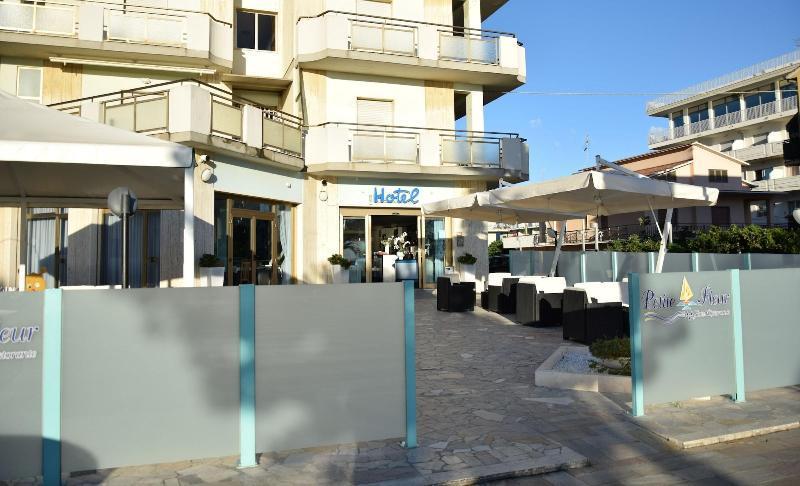 Hotel Petite Fleur Alba Adriatica Bagian luar foto