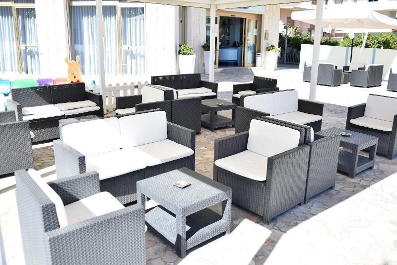 Hotel Petite Fleur Alba Adriatica Bagian luar foto