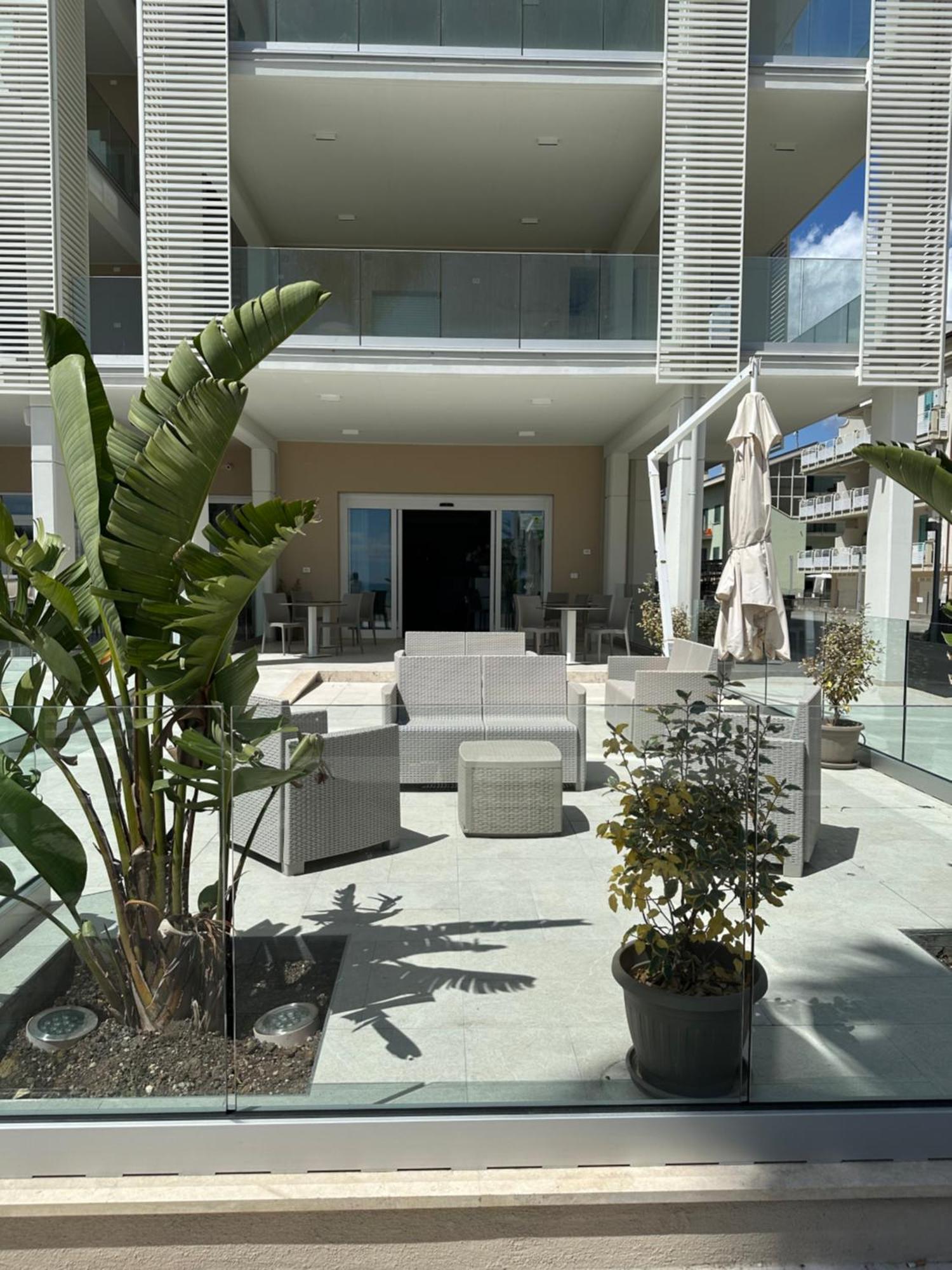 Hotel Petite Fleur Alba Adriatica Bagian luar foto