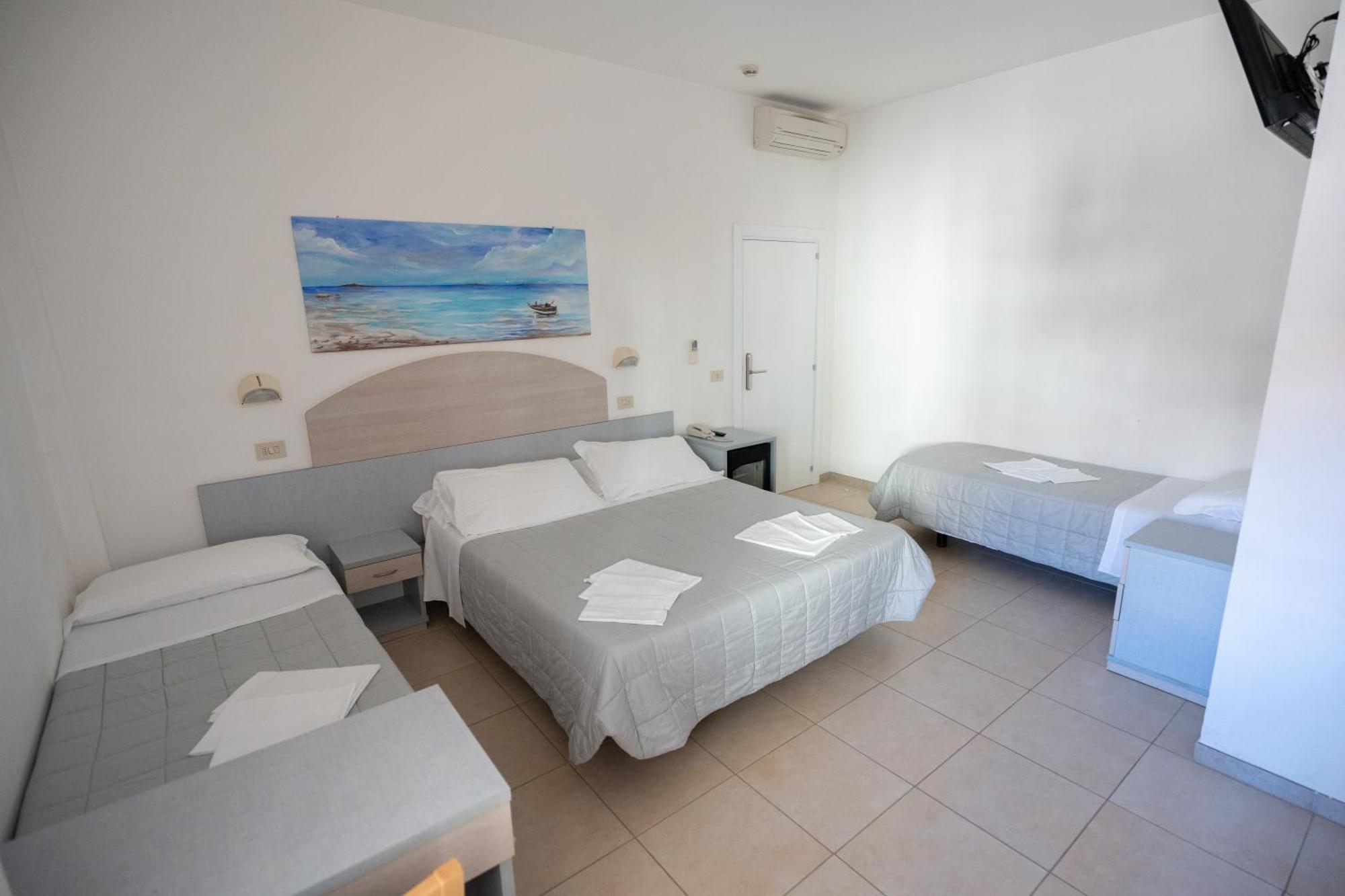 Hotel Petite Fleur Alba Adriatica Bagian luar foto