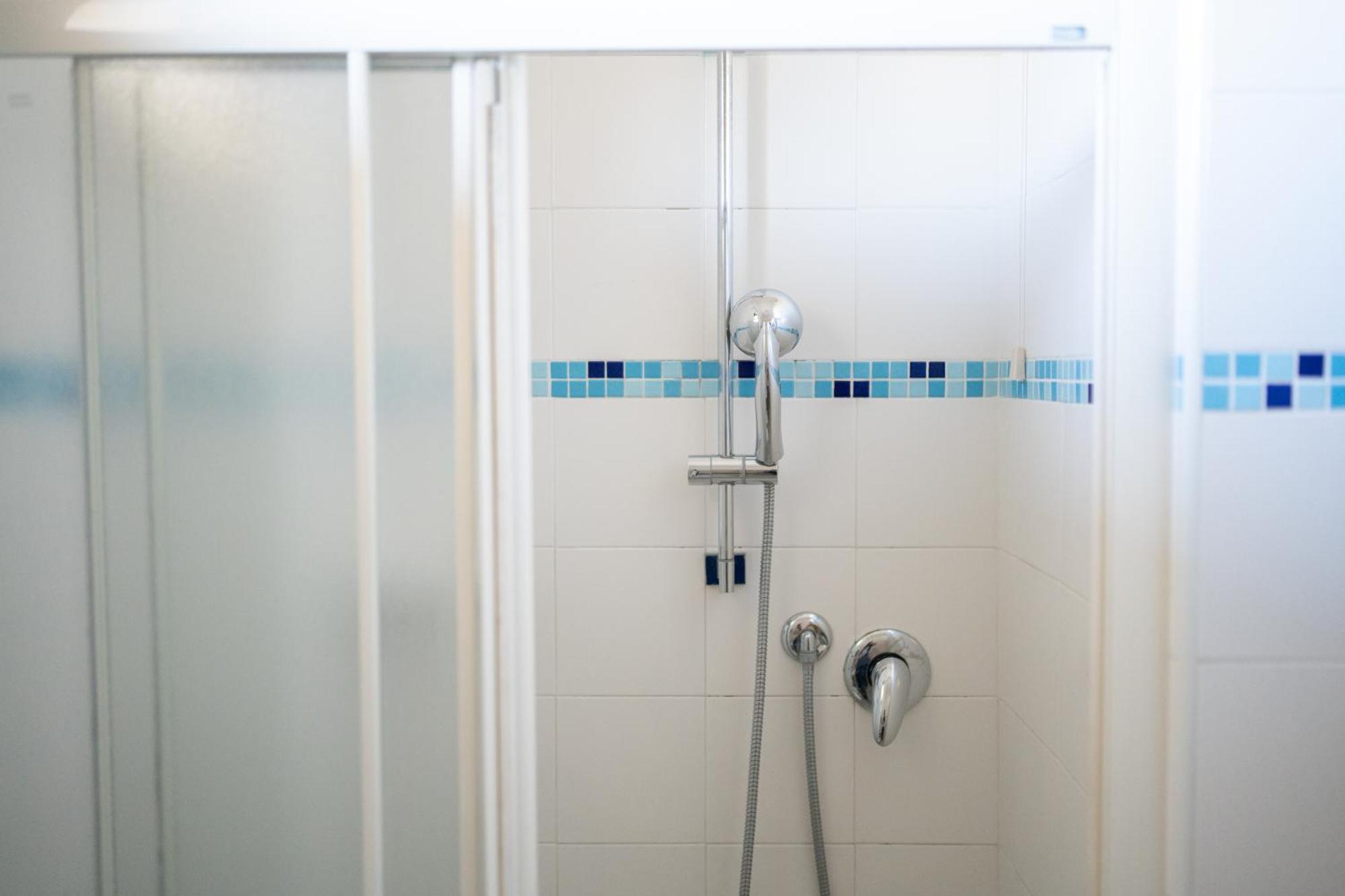 Hotel Petite Fleur Alba Adriatica Bagian luar foto