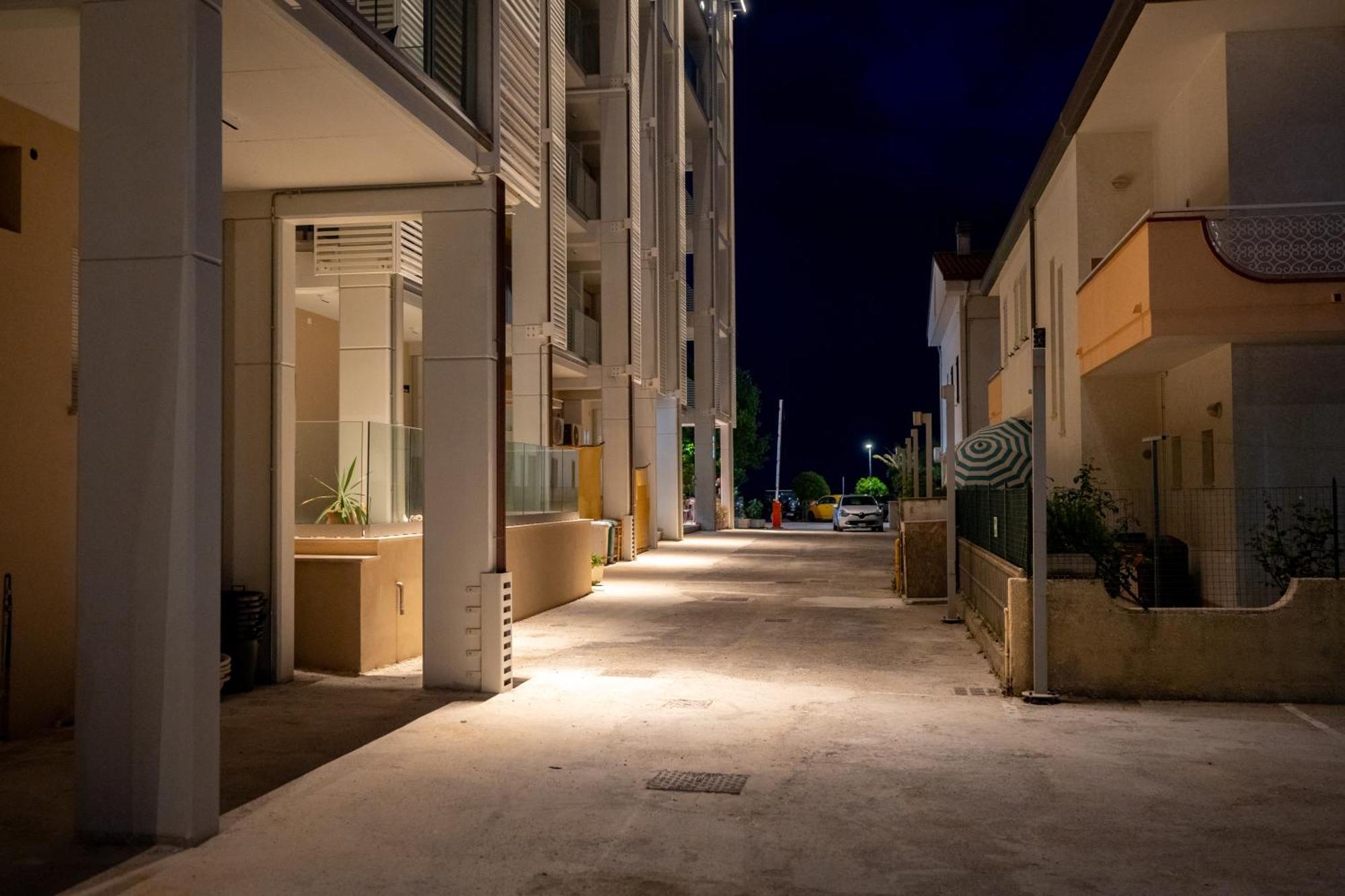 Hotel Petite Fleur Alba Adriatica Bagian luar foto