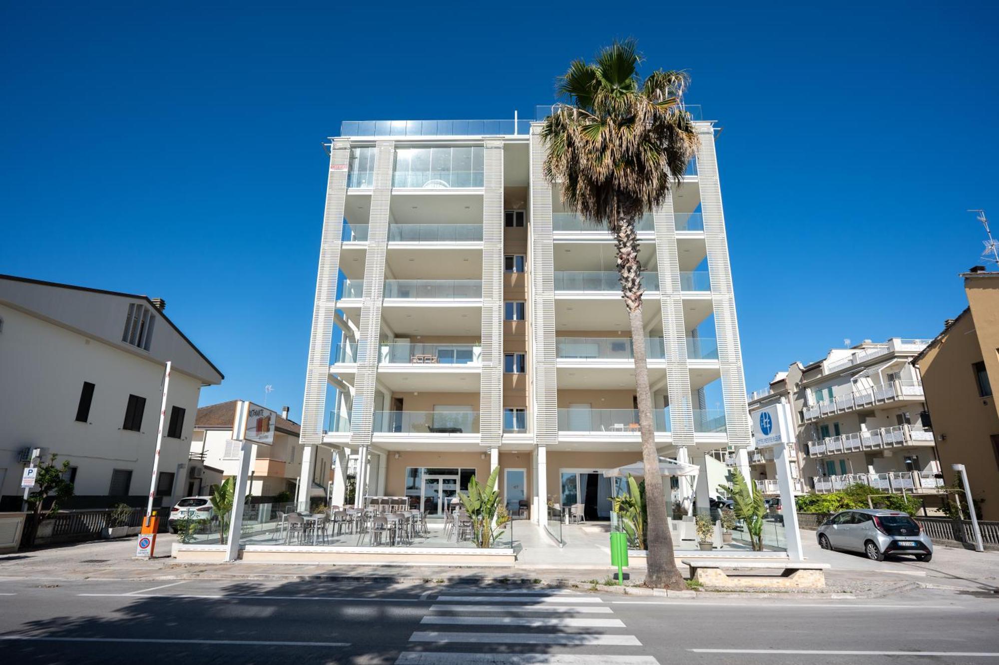 Hotel Petite Fleur Alba Adriatica Bagian luar foto